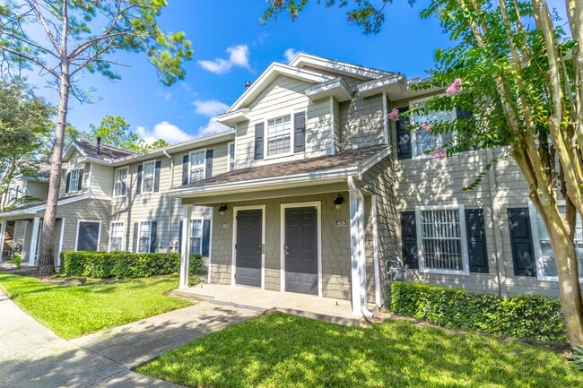 Inviting Unit Entrance - Bridgewater Club Apartments