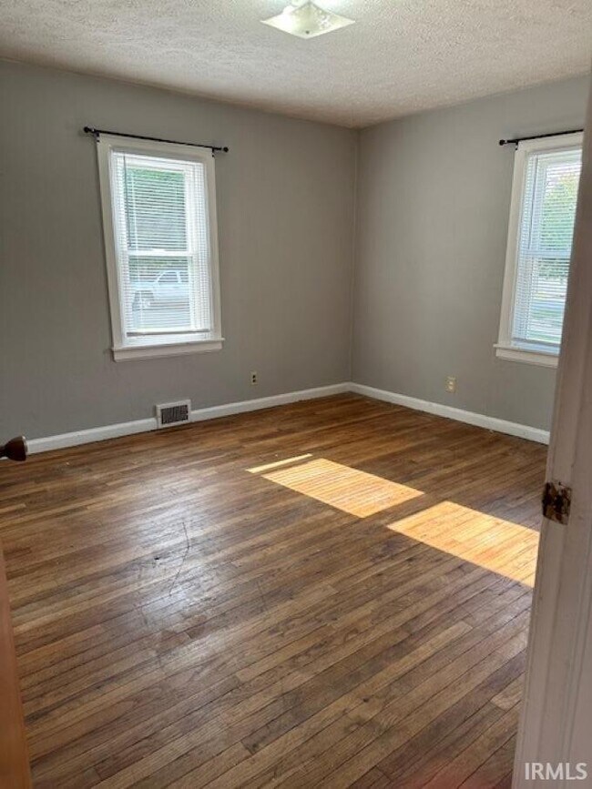 Photo - 1302 N Woodburn Ave