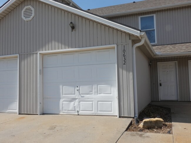 Building Photo - 10632 N Locust Ct