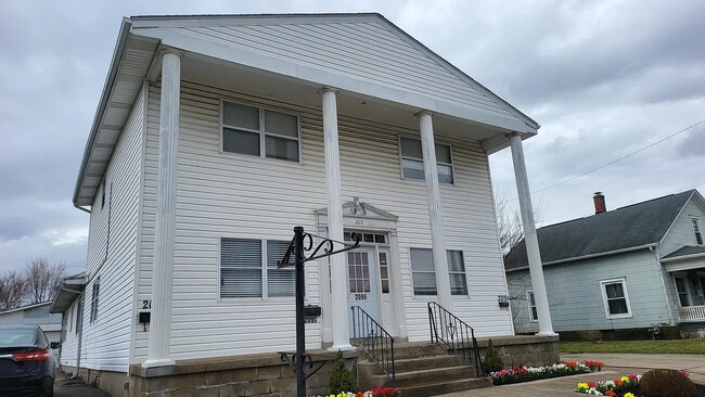 Photo - 209 E Main St Unidad c