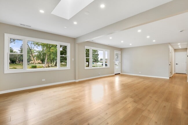 Photo - 19W719 W Holtz Ave