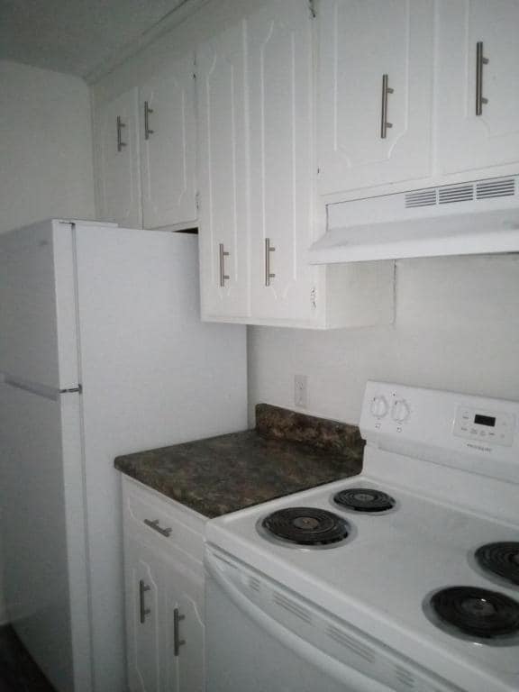 Photo - 300 Apache Dr