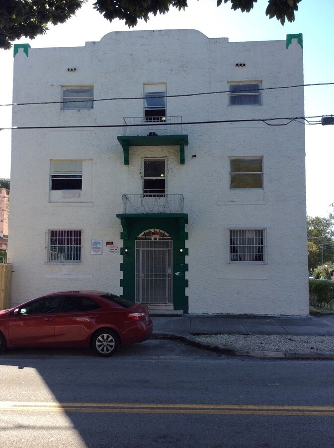 Photo - 676 SW 2nd St