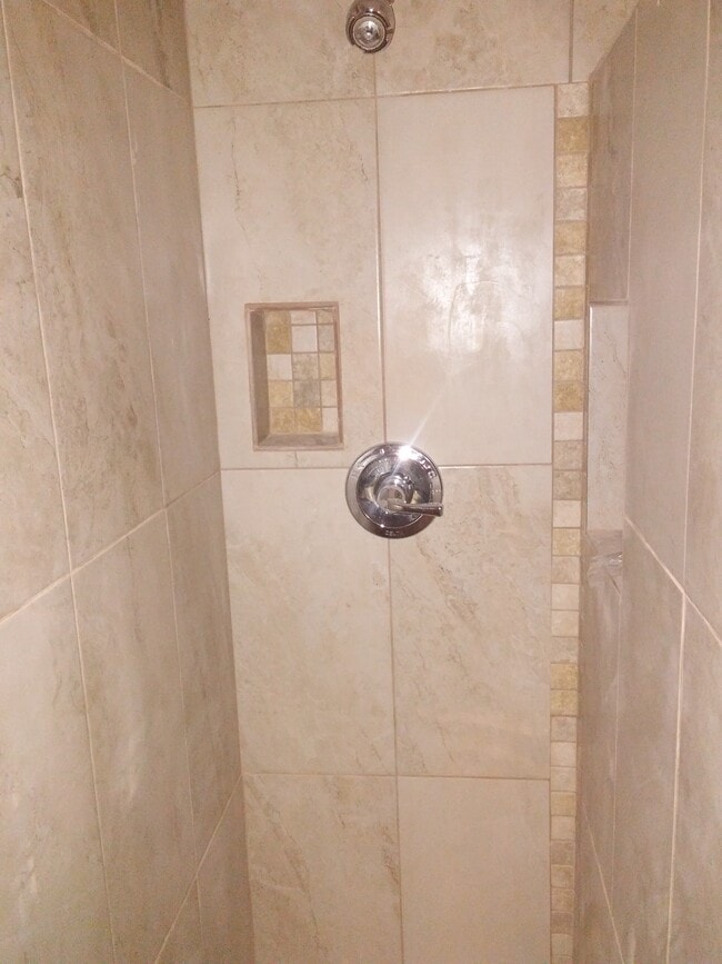 Photo - 703 E Hanlon St