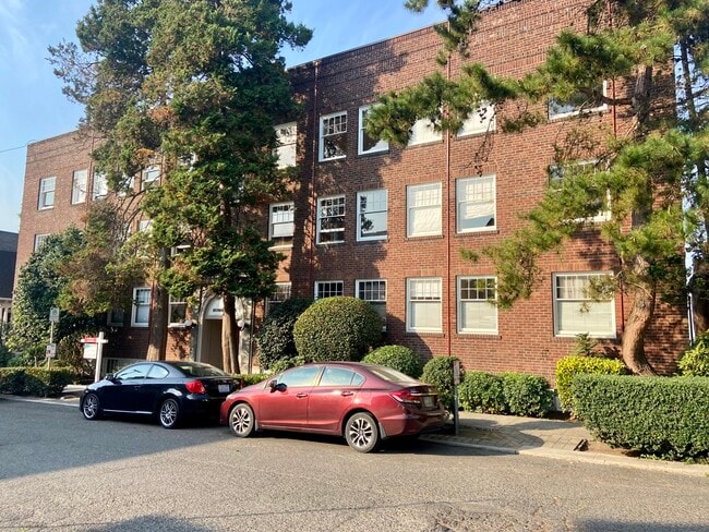 Building Photo - 321 Boylston Ave E Unit 206