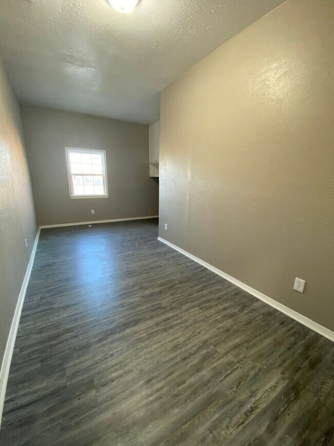 Photo - Huge 7 Bedroom House Available