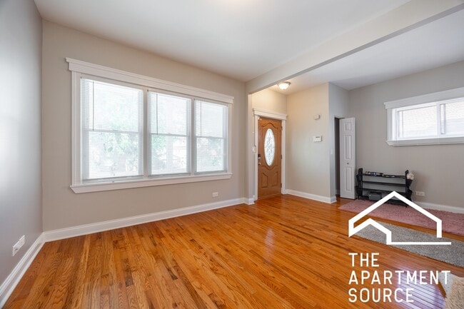 Building Photo - 4319 N Lawndale Ave Unit 2