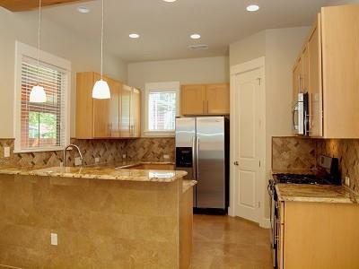 Photo - 304 Zennia St