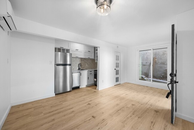 Photo - 1303 N Beverly Glen Blvd Unidad 1303