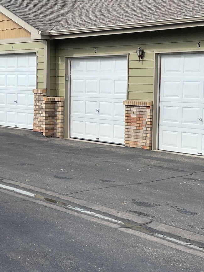 Photo - Townhome -2 bed 2.5 bath + bonus area