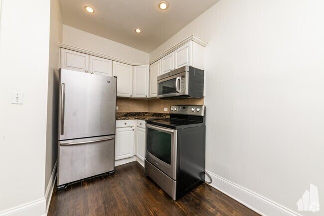 Building Photo - 2 bedroom in Chicago IL 60657 Unit 1 Rental