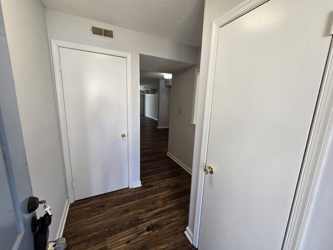 Photo - 117 Kingsbury Dr