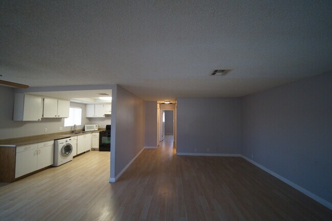 Living Room - 5282 S Maryland Pky Unidad D