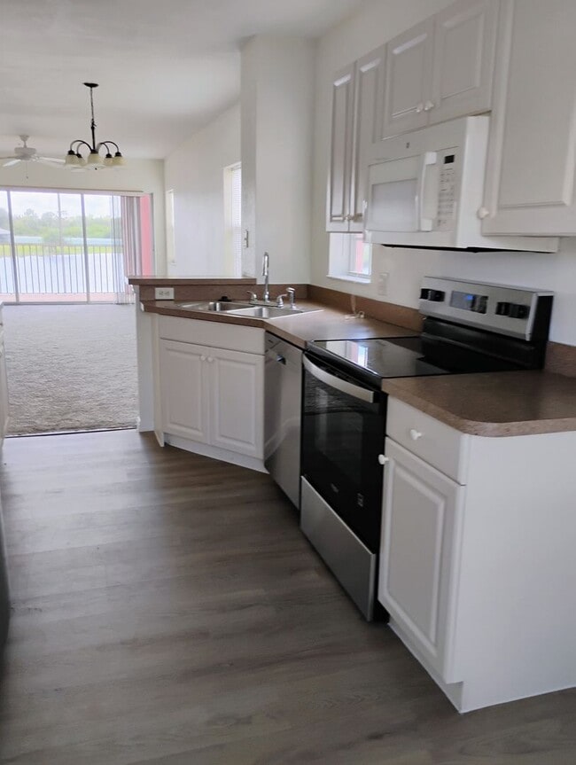 Photo - Annual Unfurnished Rental – 3 Bed, 2 Bath ...