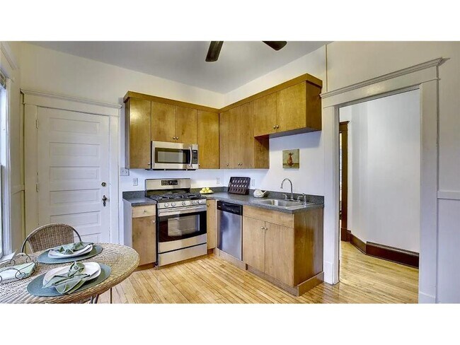 Building Photo - 2210 Polk St NE