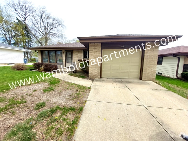 Building Photo - 3 bedroom 1.5 bath home with attached 1 ca...