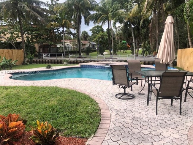 Photo - 1773 SW 28th Way Unidad HOME