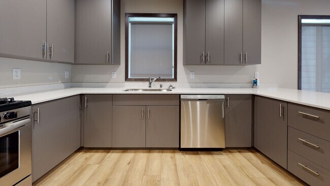 Building Photo - 722 12th Ave SE Unit 722 12th Ave SE #2 Rental