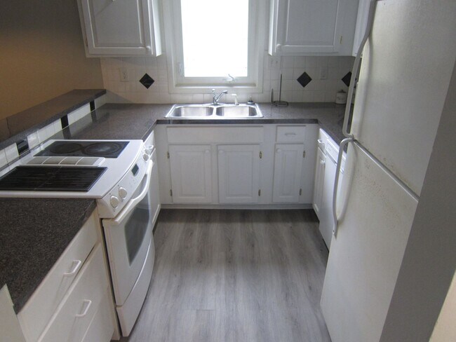 Photo - Highly Coveted 1 BD/1.5BA Loft Townhome in Waterwoods - Incl Utils Unit 1405 Harbourside Dr - FEDOR