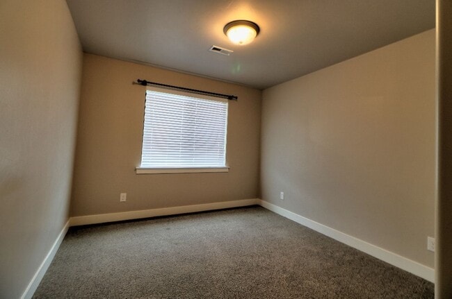 Photo - 3 bed 2.5 bath townhome in Salem
