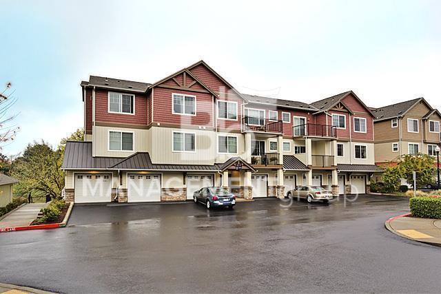 Building Photo - Light & Bright Timberland Condo in NW Portland MUST SEE!!! Garage Included