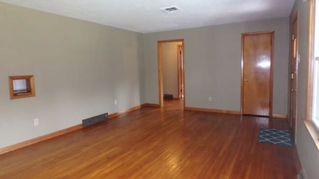 Photo - Wonderful 3 Bed 1 Bath House w/ Bonus Room!