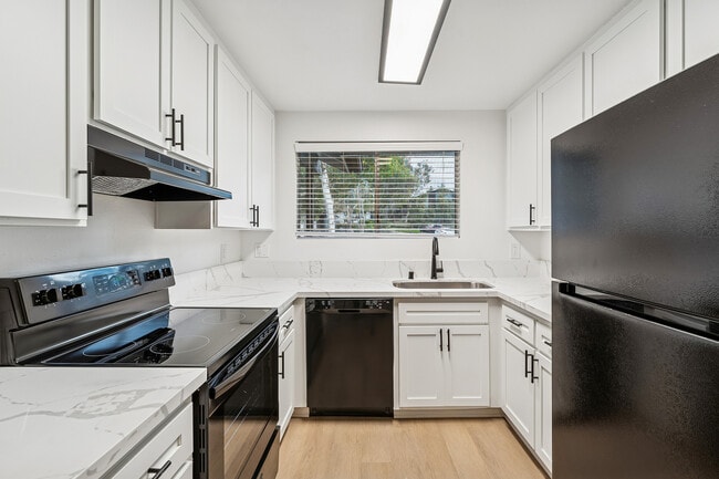 Building Photo - ReNew Alpine