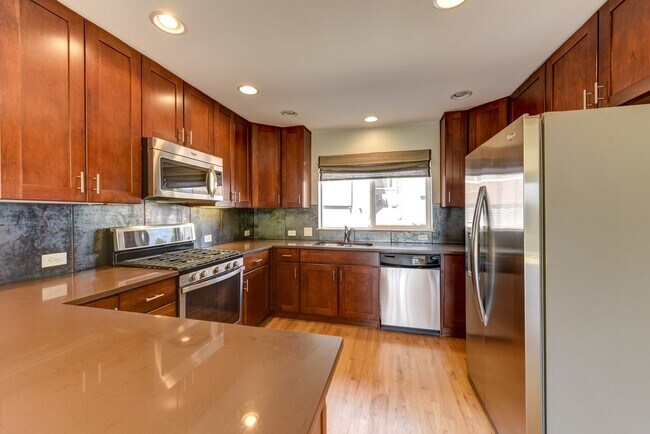 Luxury 2 Bedroom 2.5 Bath Near Waneka Lake... - Luxury 2 Bedroom 2.5 Bath Near Waneka Lake... House