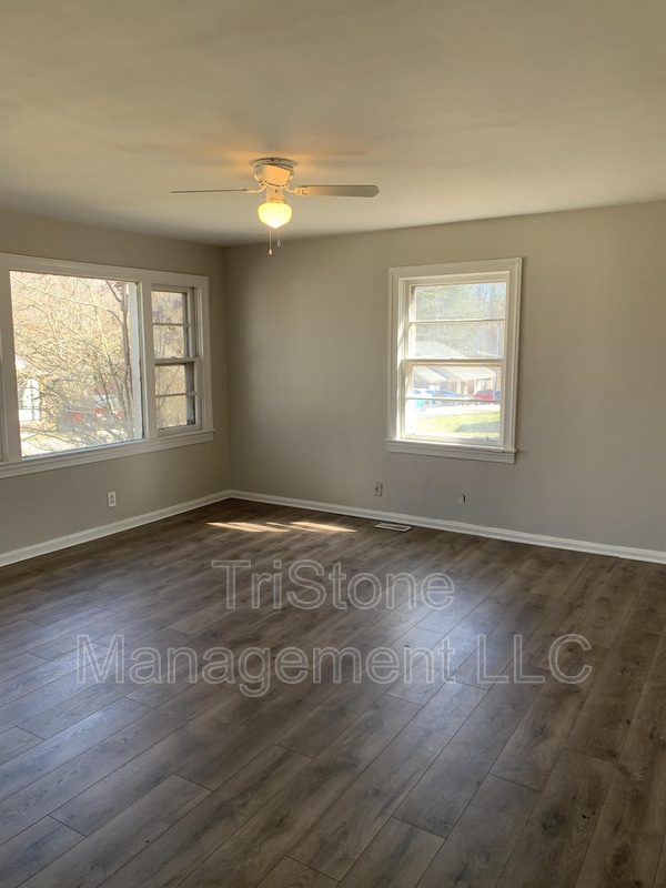 Photo - 317 Morris St