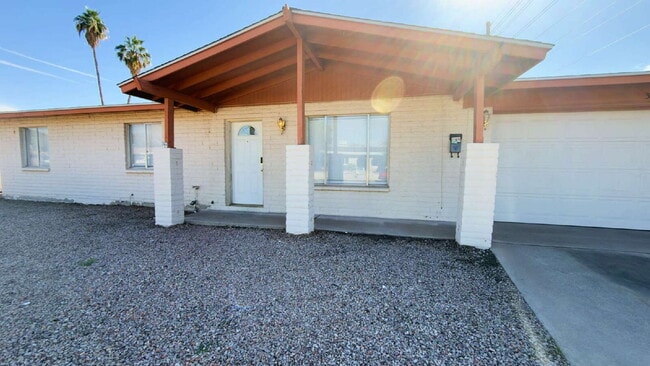 Photo - "Spacious 4-Bedroom Oasis in Phoenix with 2 Full Baths - 1,670 Sq Ft of Comfort!"