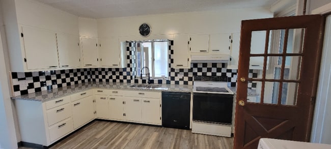 Photo - 2827 Horseshoe Pike