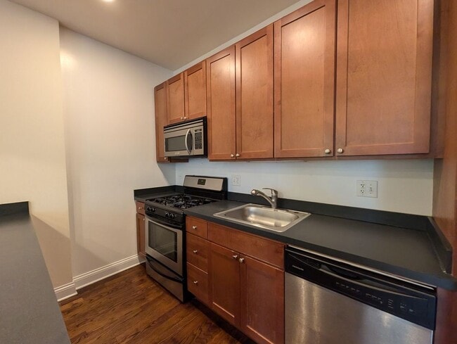 Building Photo - 2834 N Albany Ave Unit 1