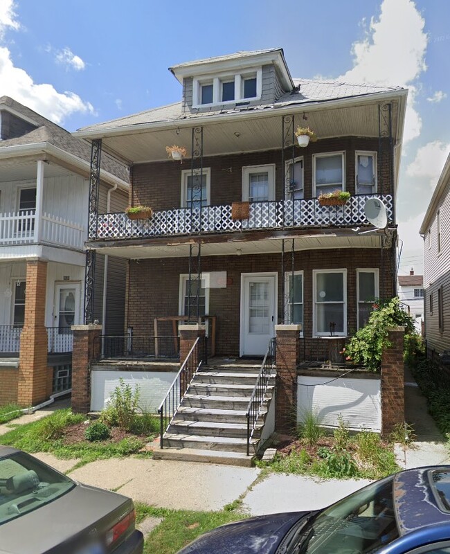 Photo - 2685 Botsford St Apartments Unit Upper