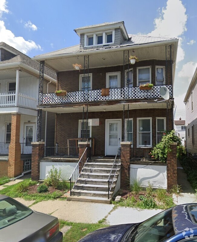 Building Photo - 2685 Botsford St Unit Upper Rental