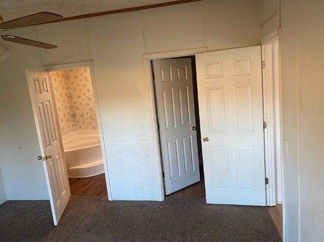 Photo - 484 Shekinah Ln