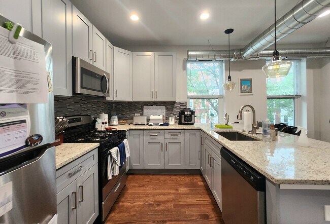 Photo - 1444 W Erie St