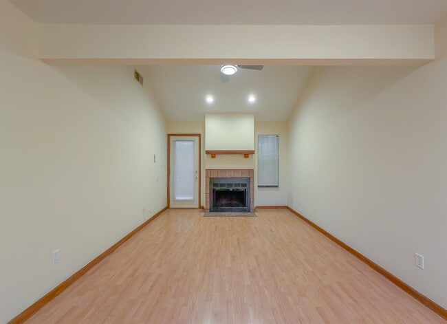 Photo - 1104 Greentree Ct