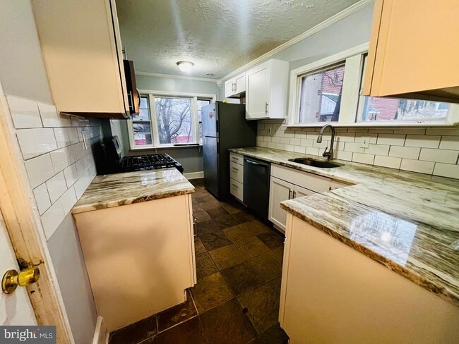 Building Photo - 428 Paxson Ave