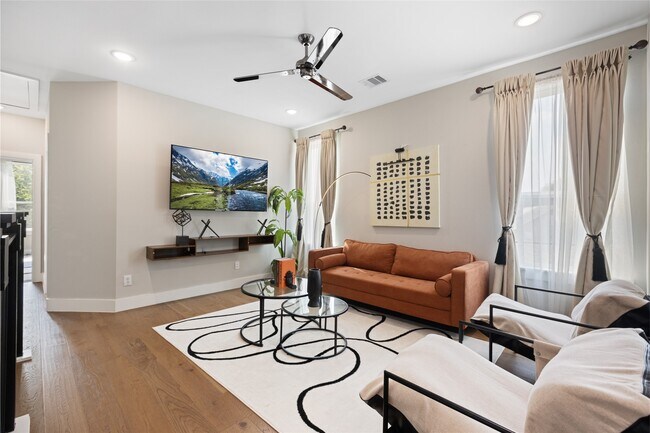 Photo - 7033 Avenue L