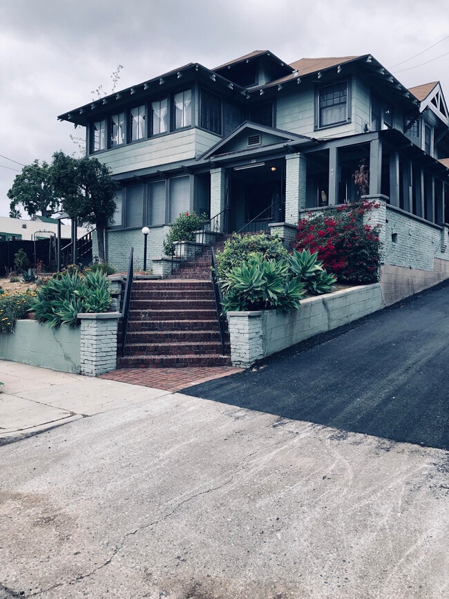 Building Photo - 937 North Benton Way Unit 1