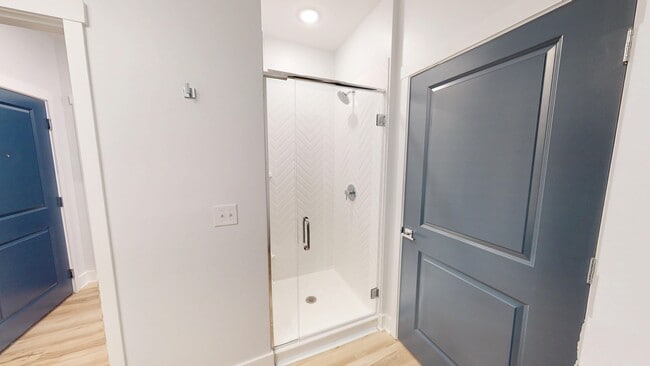 Joker Bathroom - Factory 52 Apartments