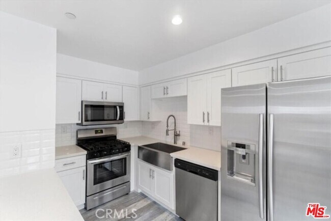 Photo - 5643 Willowcrest Ave
