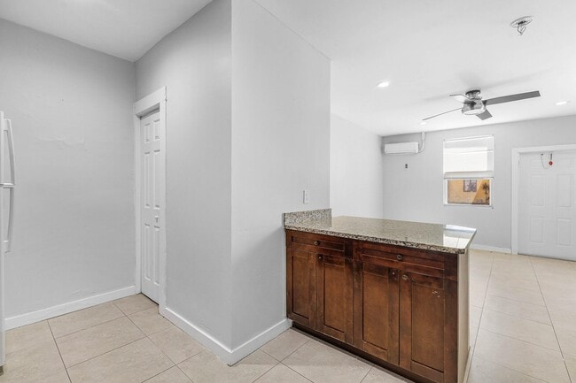 Photo - 801 Dobbins St Unit 2