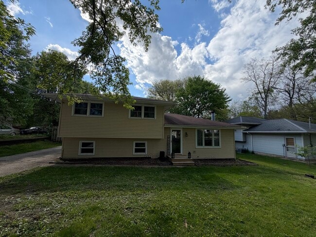 Building Photo - 3S478 Winfield Rd