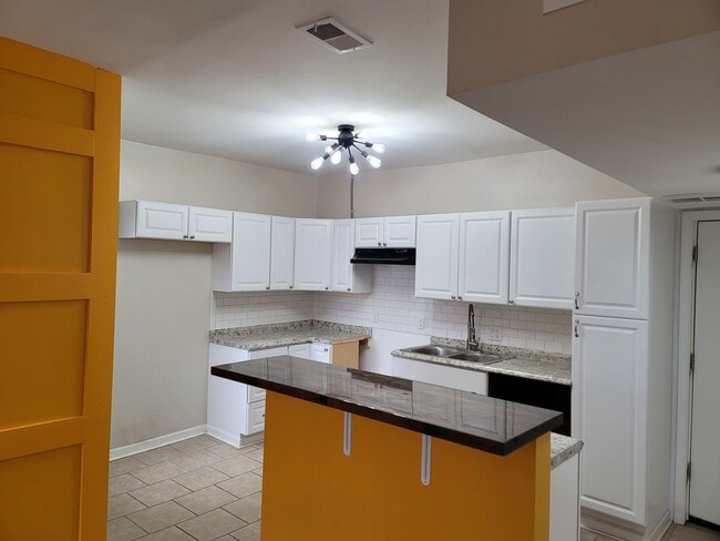 Building Photo - Soldoris Unit 209
