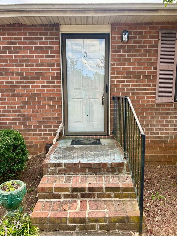 Building Photo - 700 Barrows Mill Rd Unit 700-APT #3