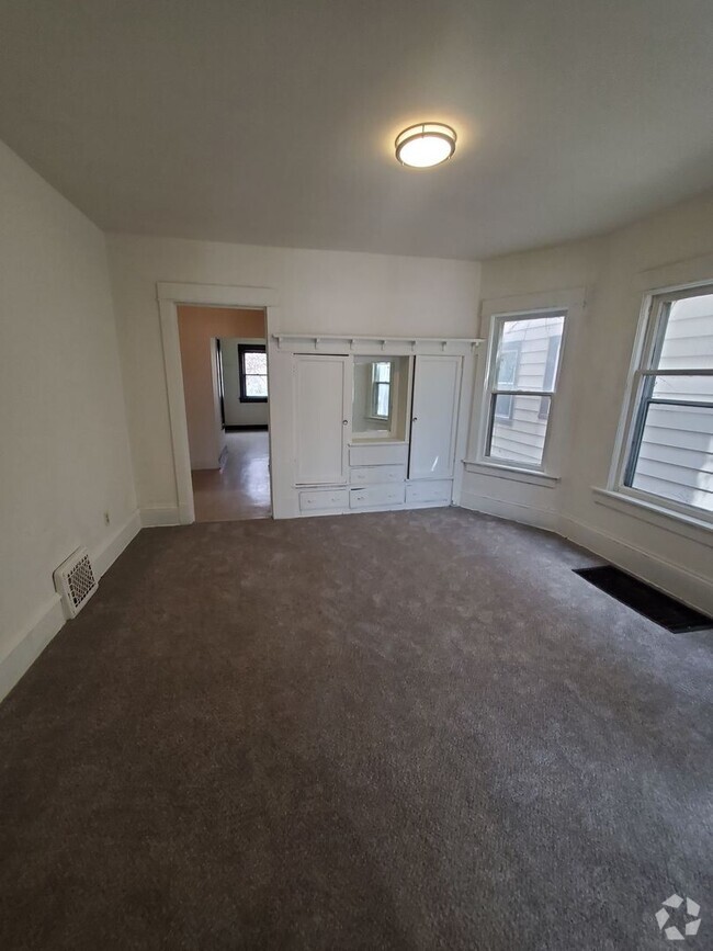 Building Photo - 3134-3136 N 35th St. (Duplex) Unit 3134 Lower Rental