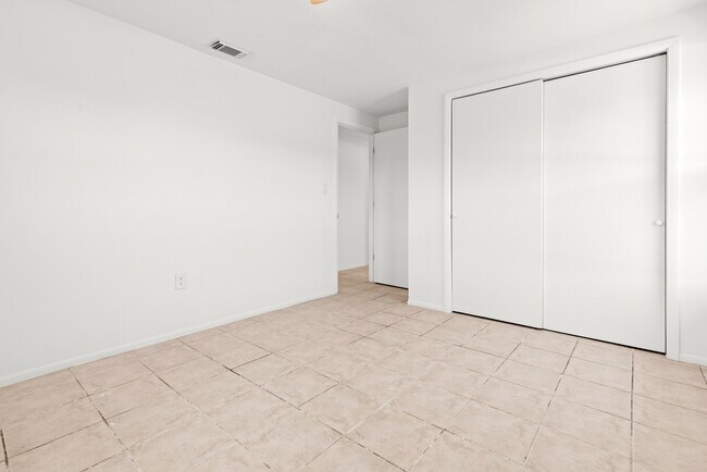 Photo - 1057 Tropical Ave NW