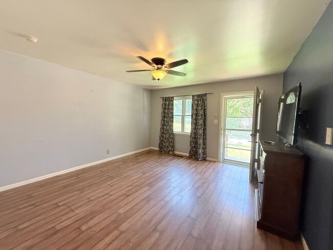 Photo - Adorable 3/1 Bungalow with $150 flat fee utilities
