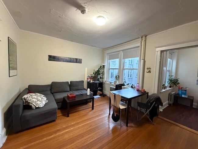 Building Photo - 463 Commonwealth Ave